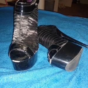 Studded stilleto heels size 6